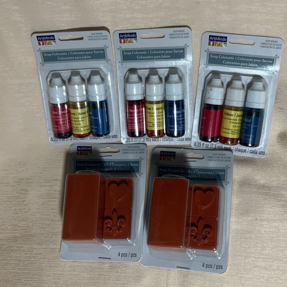 Bundle of 3 Soap Colorants & 2 Soap Stamper Kits - Picture 7 of 7